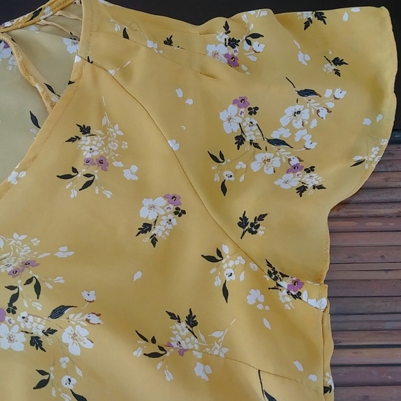 H&M Ladies Floral Design Light Shirt - Picture 5 of 9